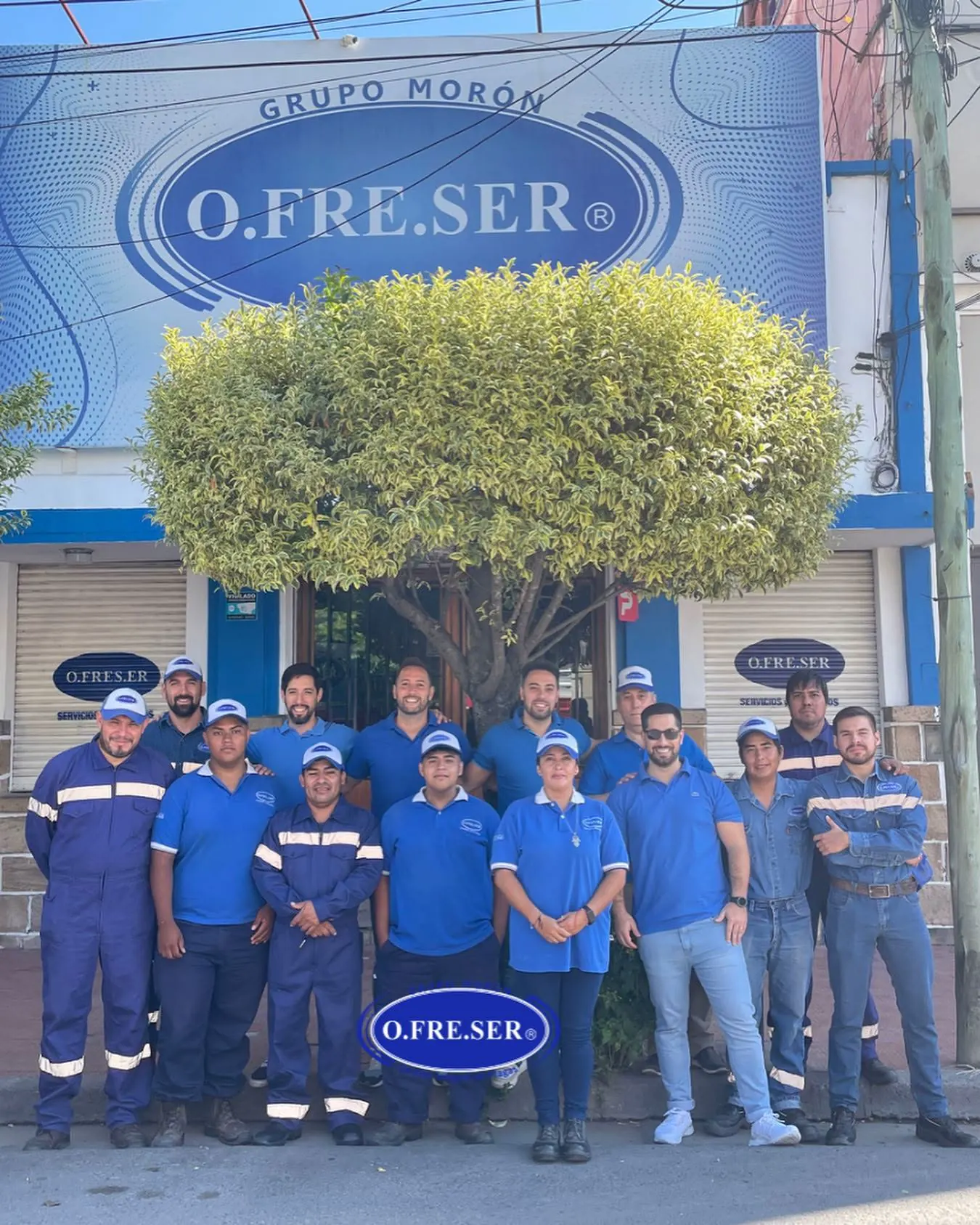 Equipo O.FRE.SER frente al local de Gral. Güemes 1340